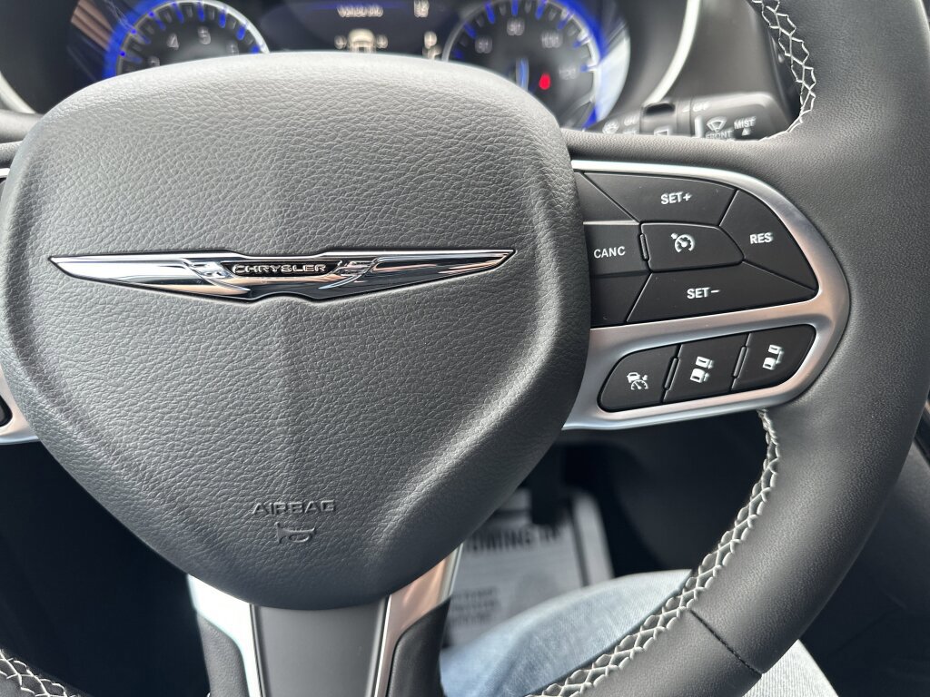 New 2026 Chrysler Pacifica Select image 17