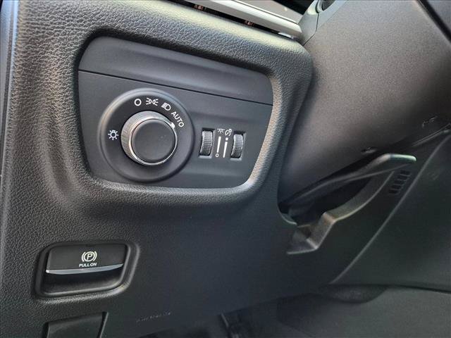 Used 2023 Jeep Grand Cherokee Altitude AWD/4WD image 21