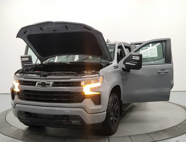 Used 2024 Chevrolet Silverado 1500 RST w/ Z71 Off-Road Package AWD/4WD image 11