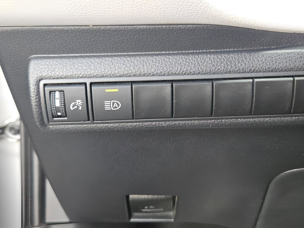 Used 2023 Toyota Corolla SE image 16