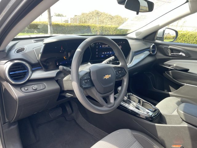 Used 2025 Chevrolet Trax LT FWD image 10