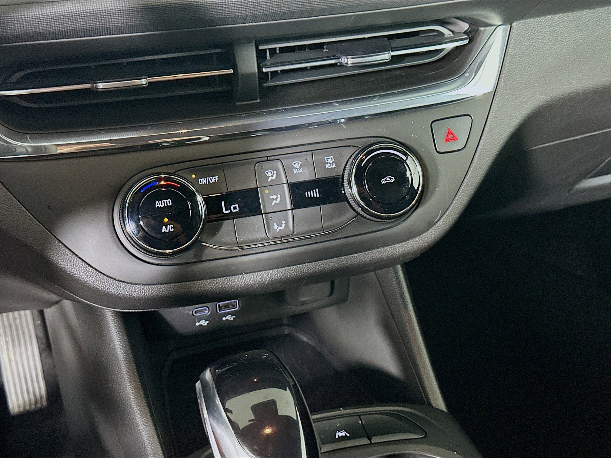 Used 2025 Buick Envista Preferred FWD image 22