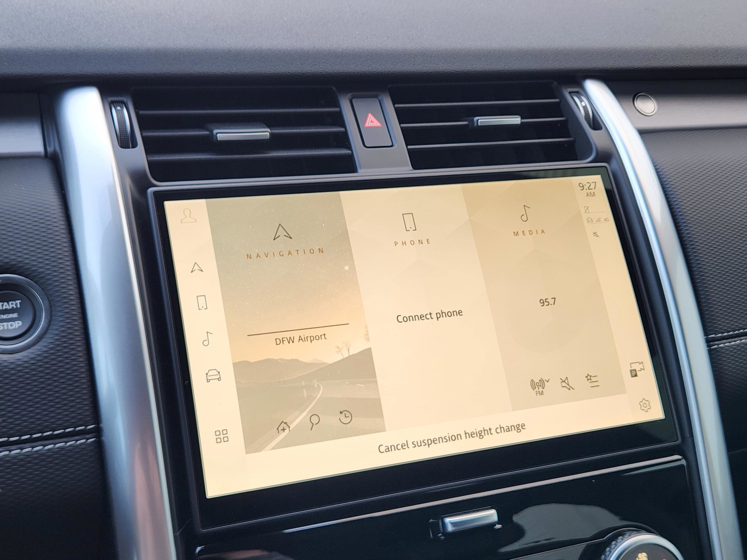 New 2025 Land Rover Discovery Dynamic SE image 12