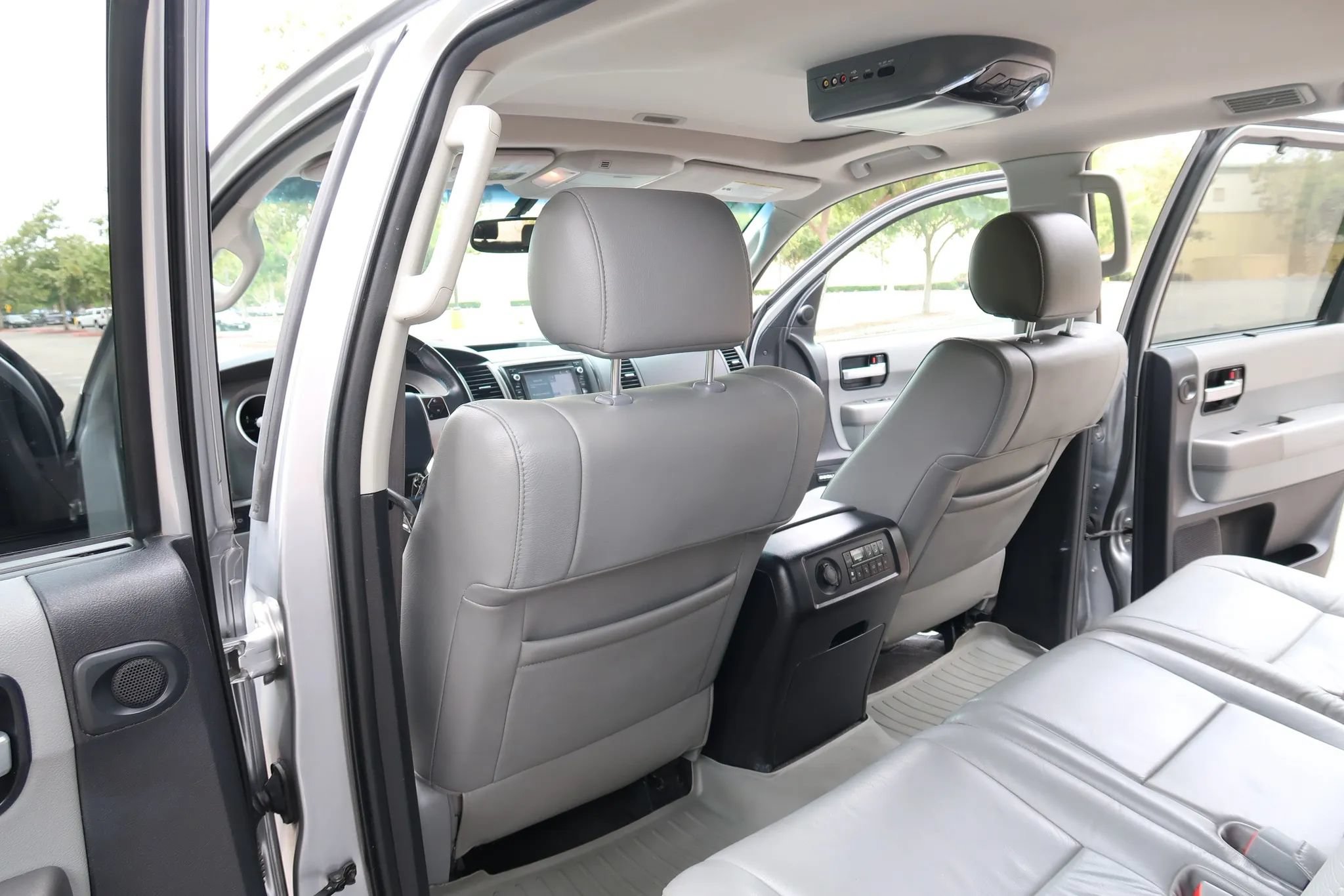 Used 2017 Toyota Sequoia Limited w/ Safety & Convenience Package AWD/4WD image 20