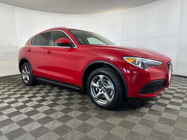 Used 2021 Alfa Romeo Stelvio Sprint image 2