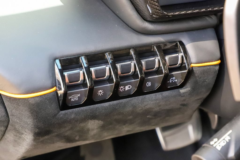 Used 2019 Lamborghini Aventador SVJ AWD/4WD image 21