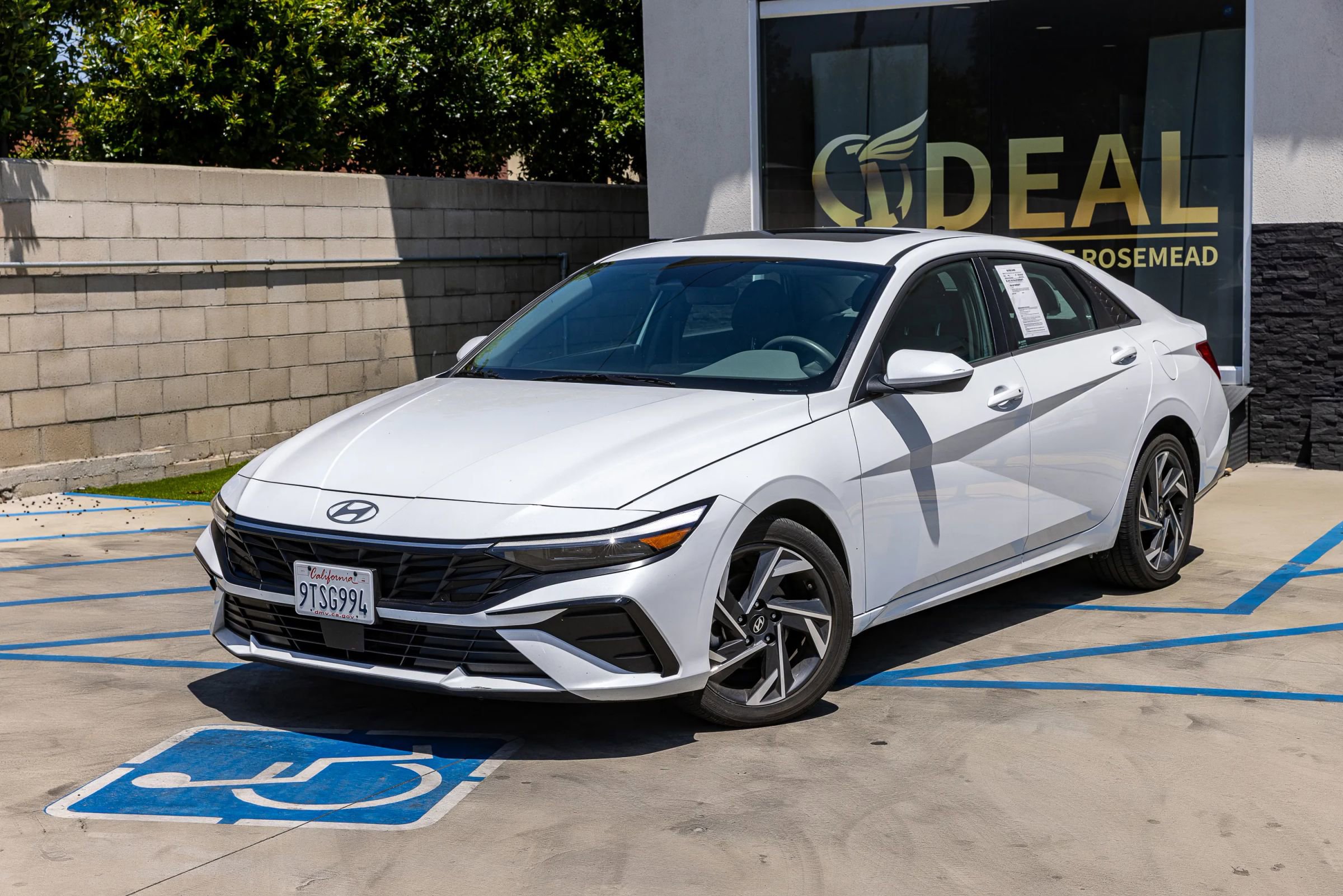 Used 2025 Hyundai Elantra SEL FWD image 4