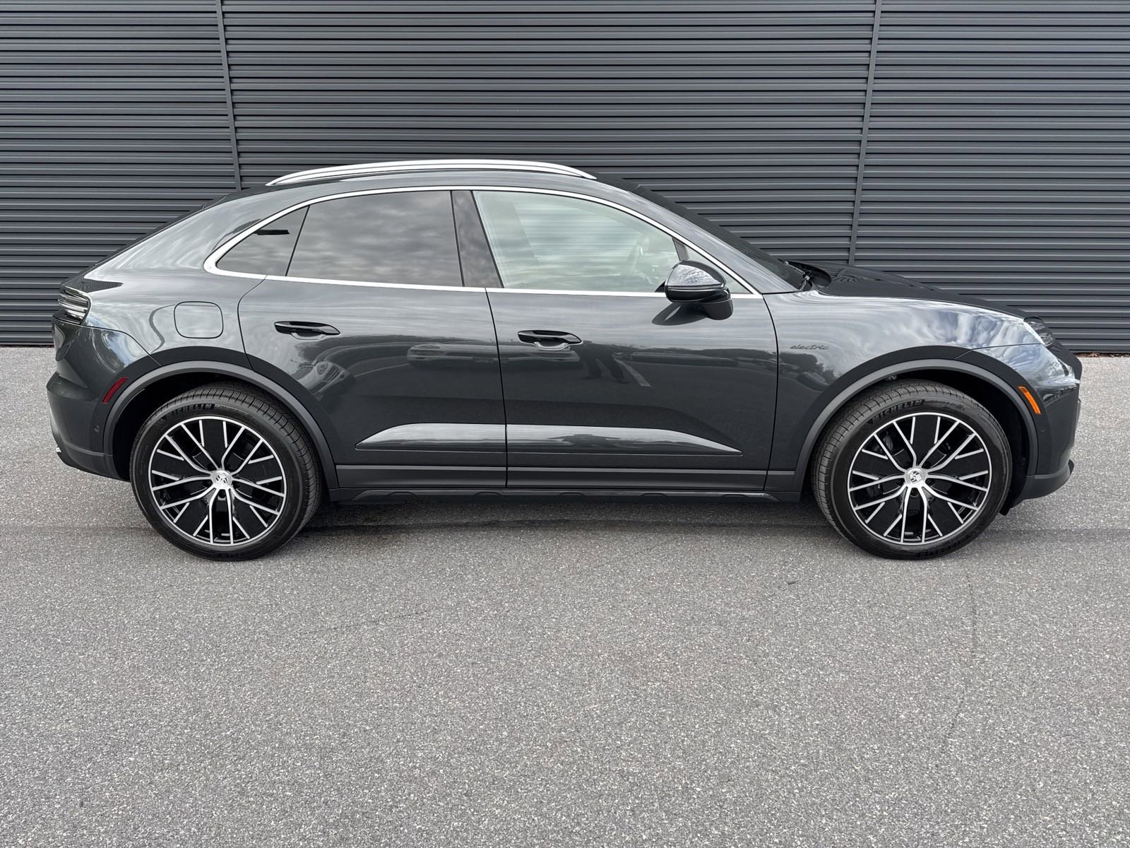 New 2025 Porsche Macan 4 Electric image 6