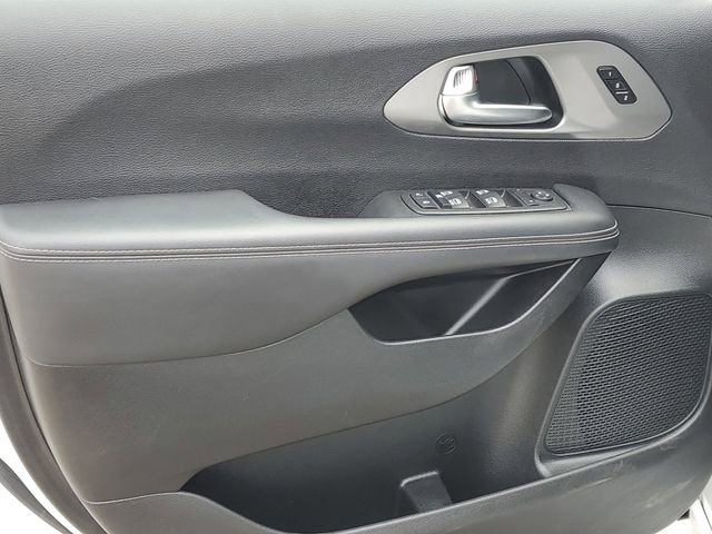 Used 2026 Chrysler Pacifica Select FWD image 21