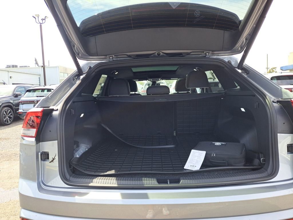 New 2026 Volkswagen Atlas Cross Sport SEL Premium R-Line image 23