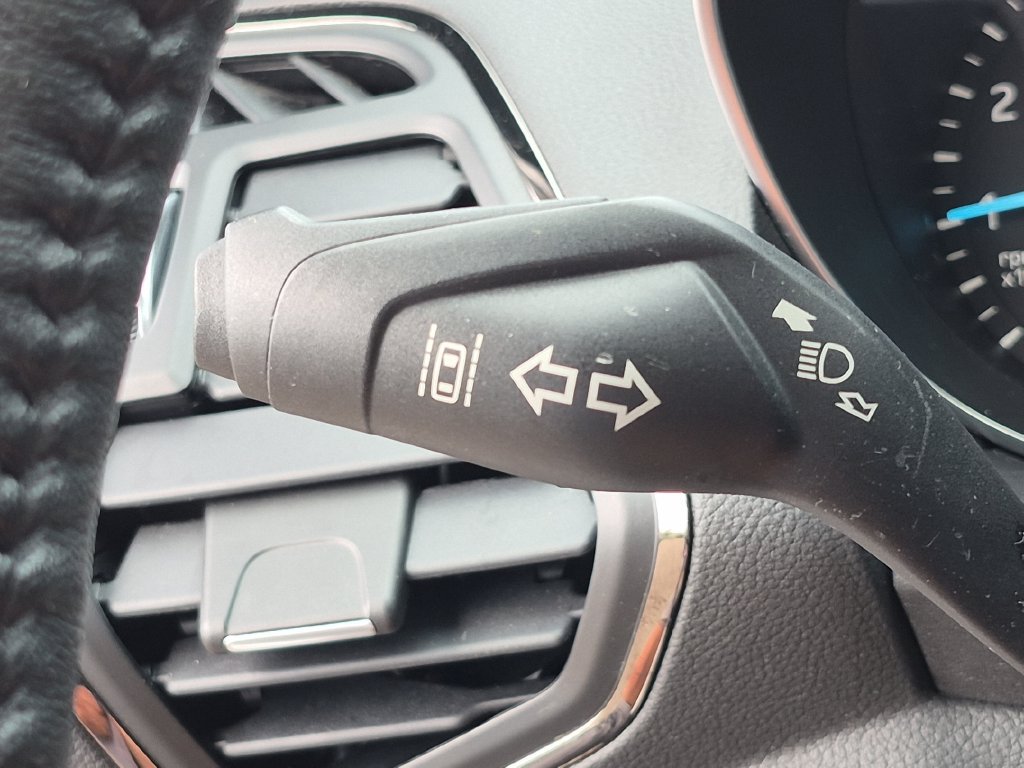 Used 2018 Ford Escape Titanium w/ Ford Safe & Smart Package FWD image 18