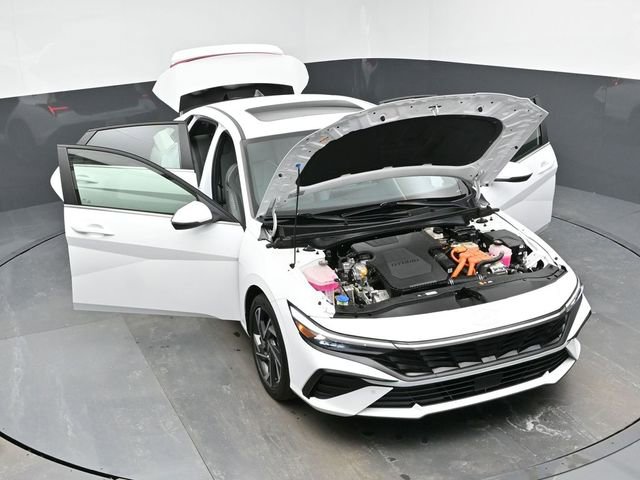 Used 2024 Hyundai Elantra Limited image 35