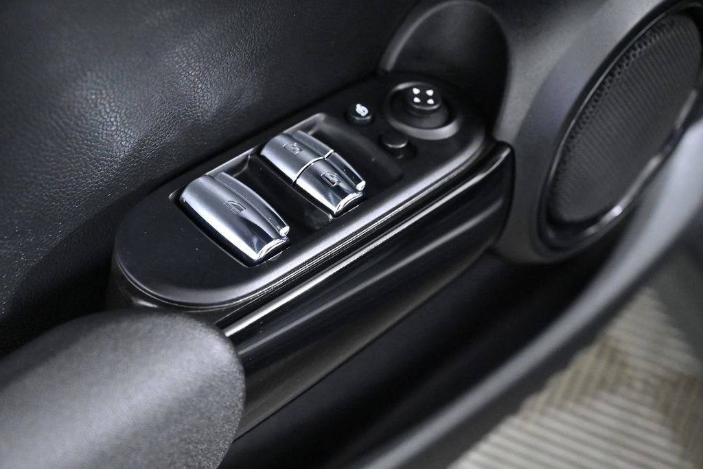 Certified 2024 MINI Cooper image 26