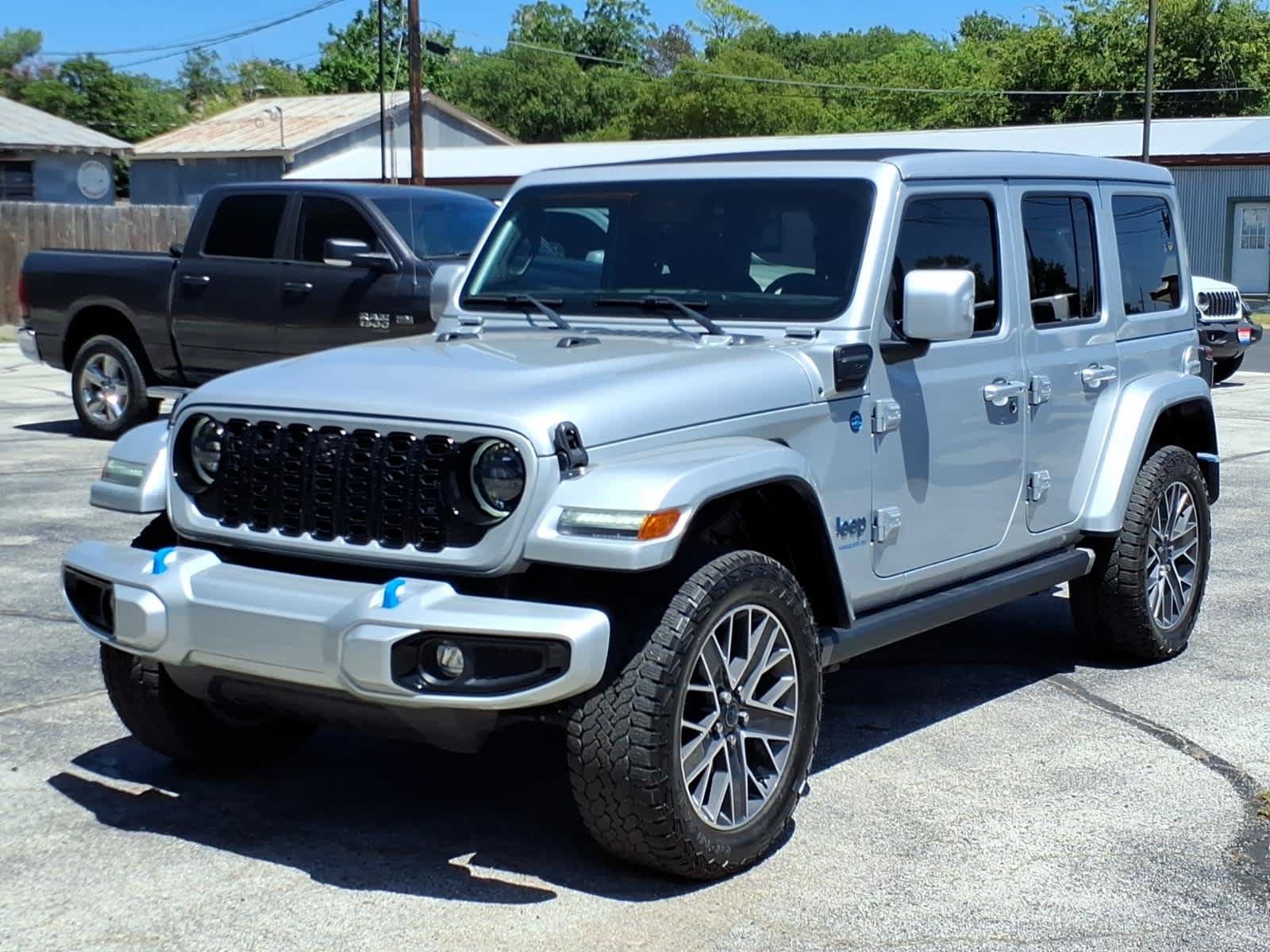 Used 2024 Jeep Wrangler High Altitude AWD/4WD image 13