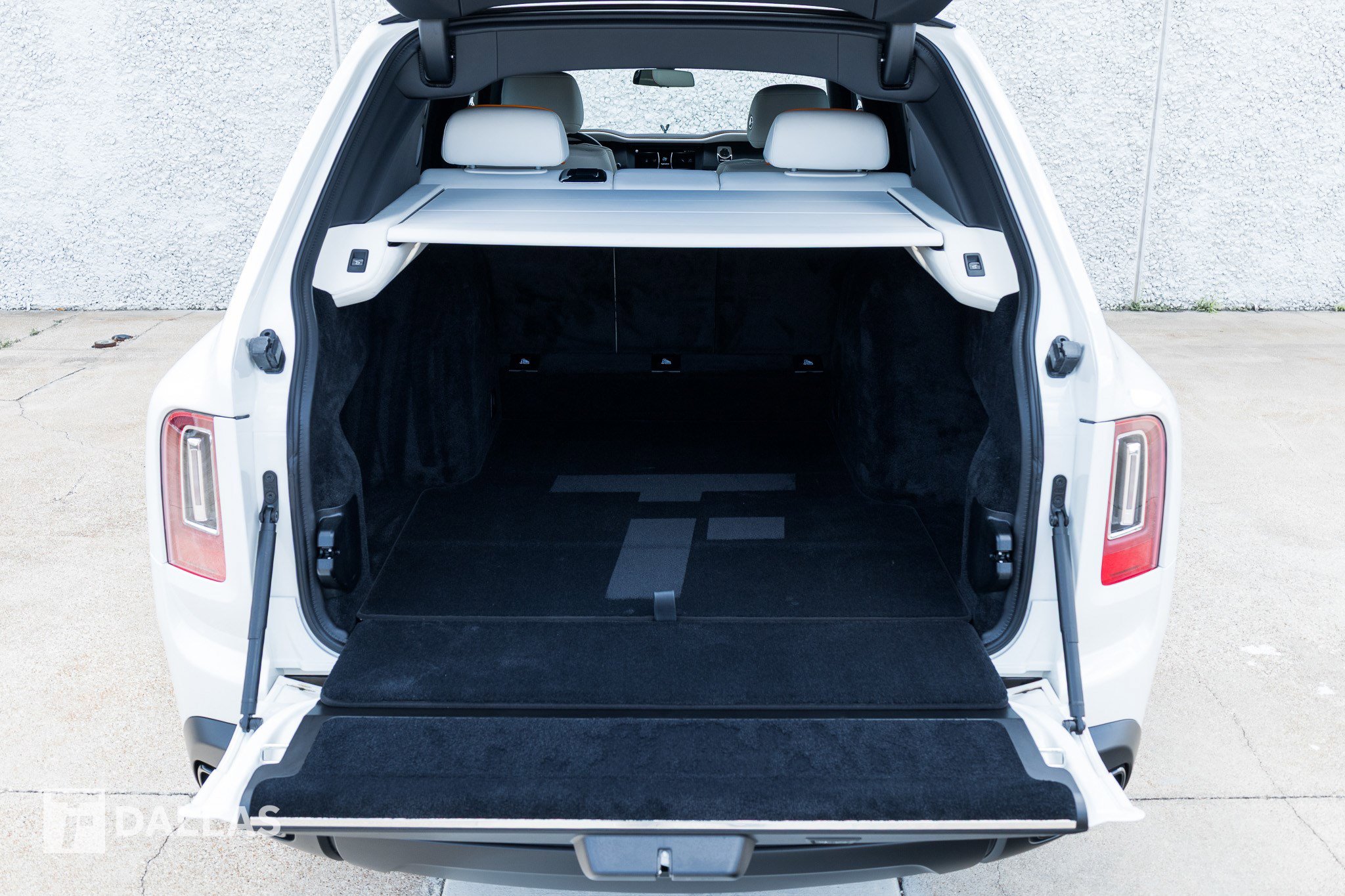 Used 2022 Rolls-Royce Cullinan AWD/4WD image 35