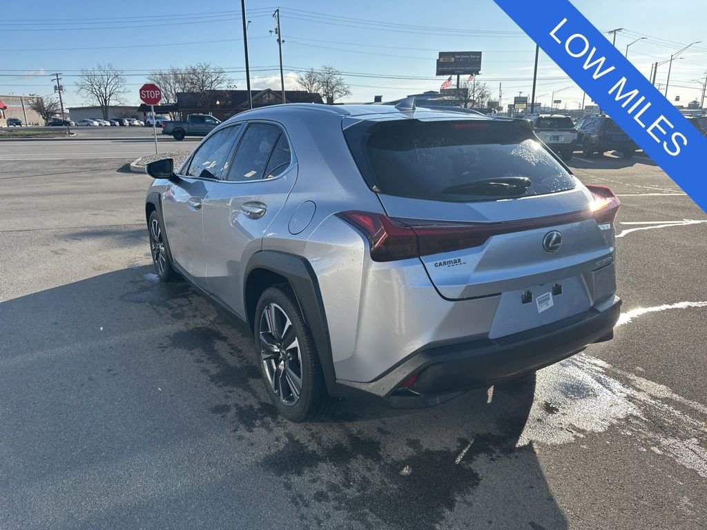 Used 2025 Lexus UX 300h FWD image 4