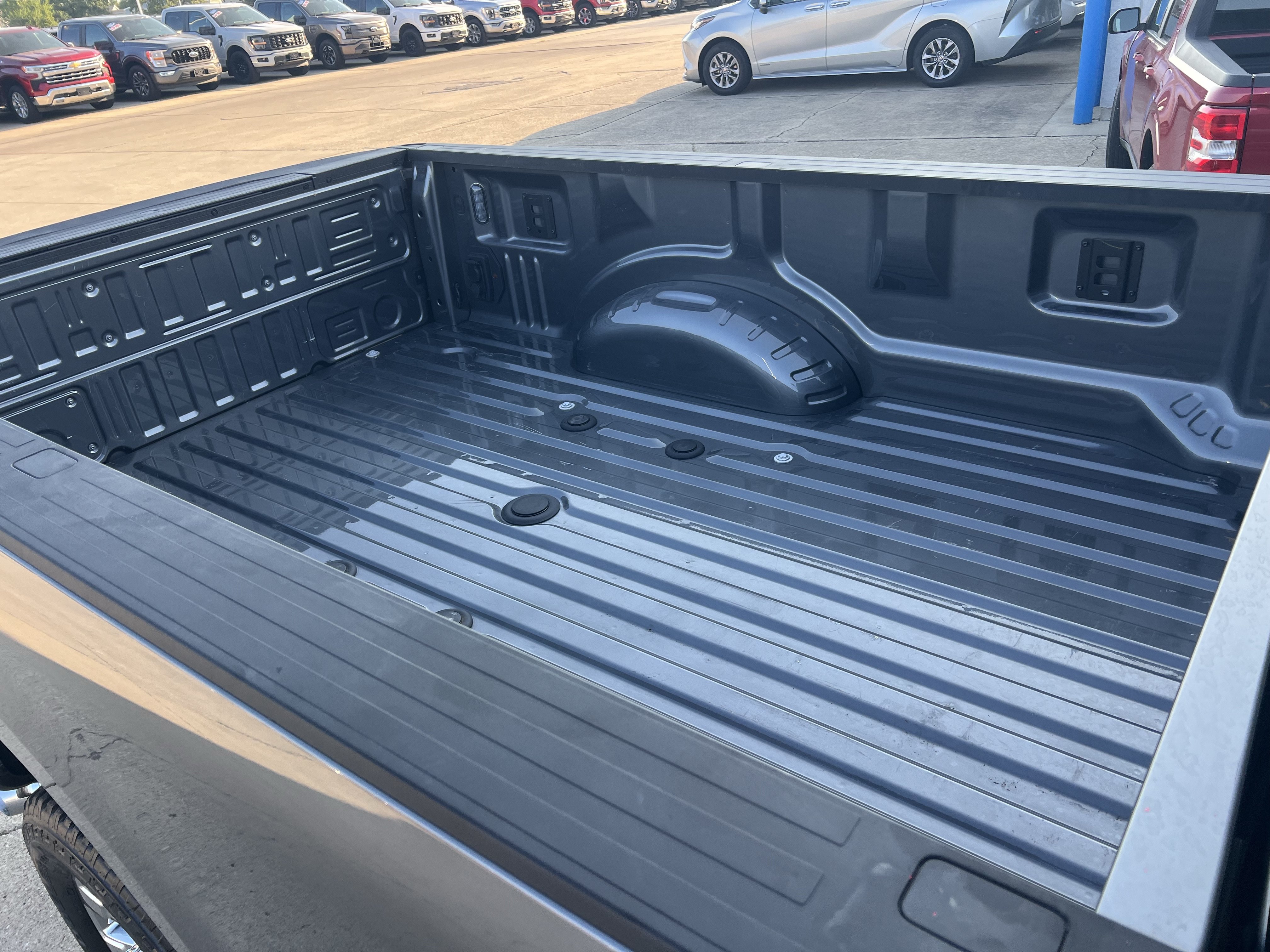 Used 2024 Ford F350 Lariat w/ Lariat Ultimate Package AWD/4WD image 4