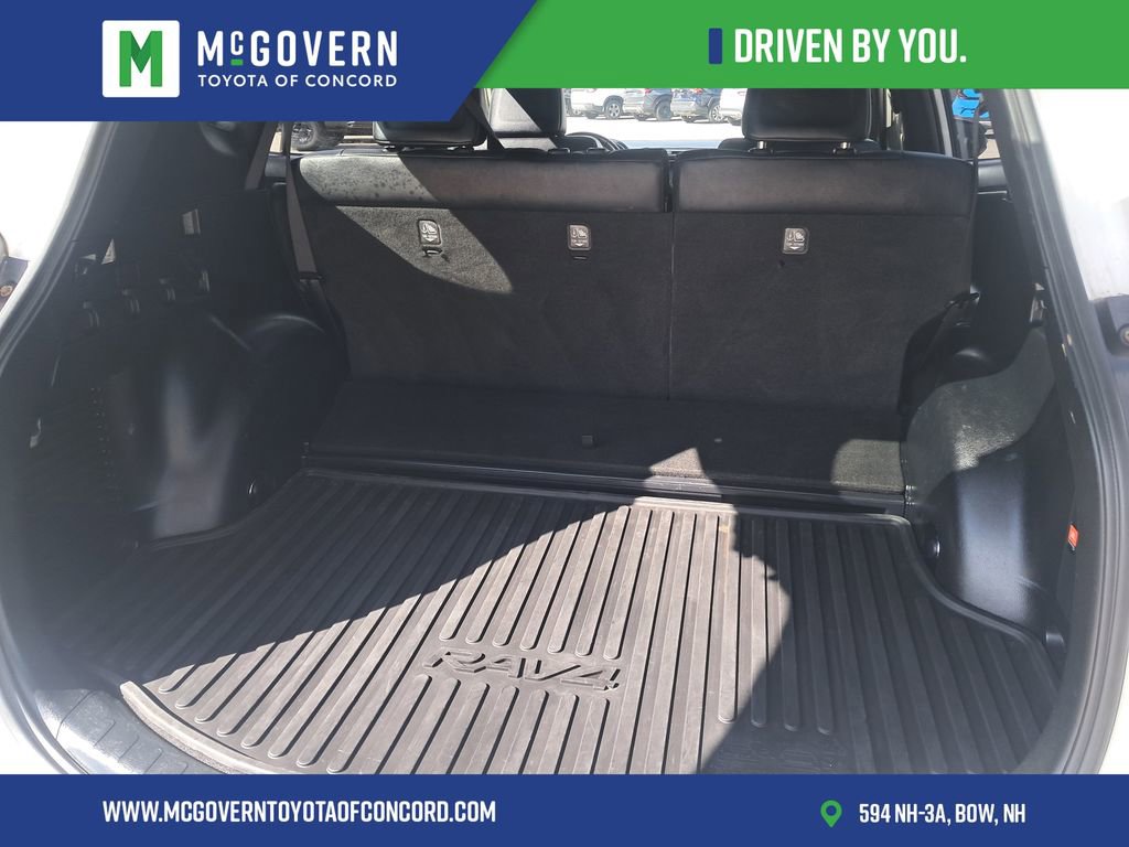 Used 2018 Toyota RAV4 SE AWD/4WD image 4