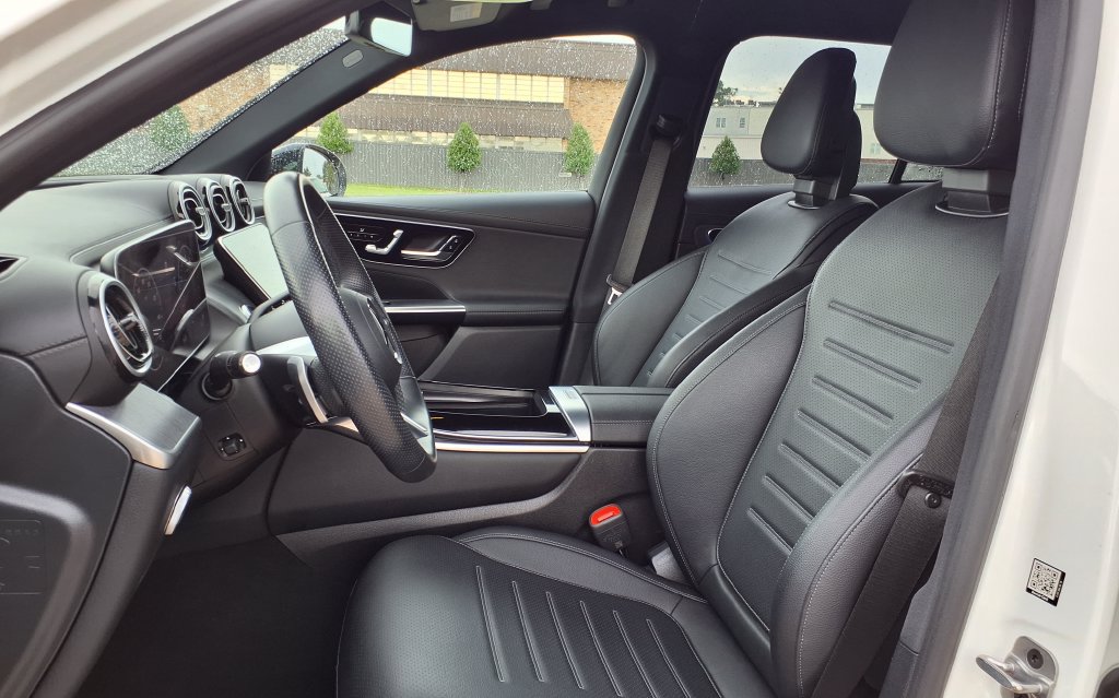 Used 2025 Mercedes-Benz GLC 300 image 13