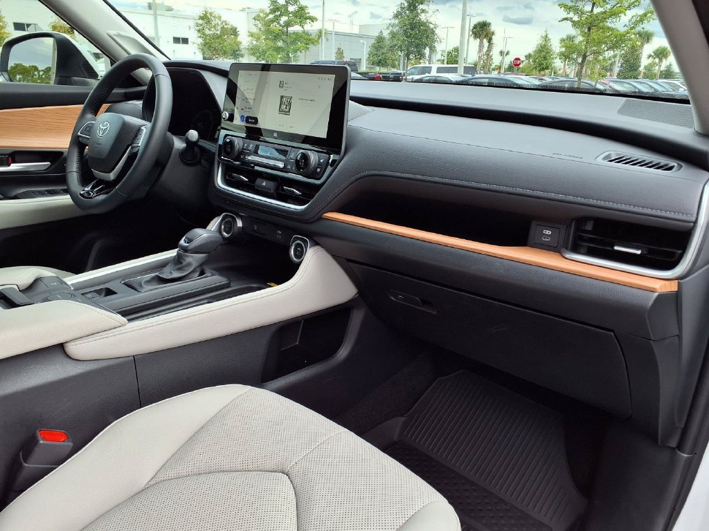 Used 2026 Toyota Grand Highlander AWD Hybrid image 13