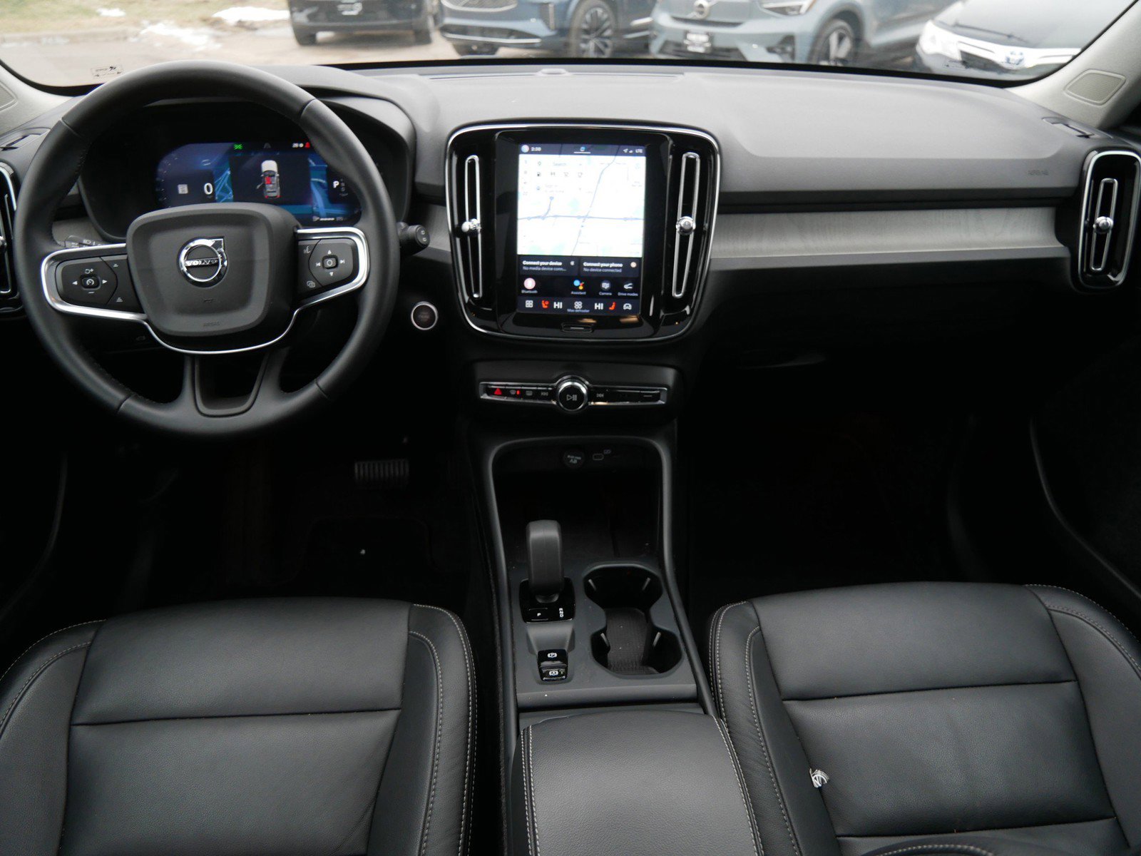 Used 2025 Volvo XC40 B5 Core image 12