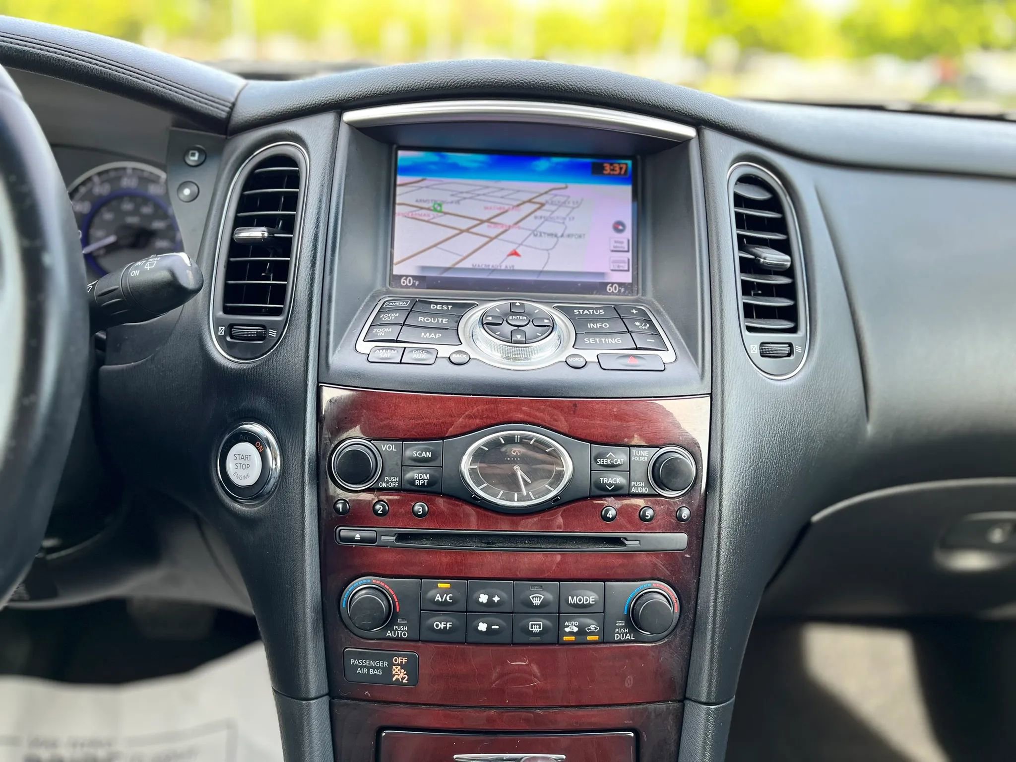 Used 2016 INFINITI QX50 2WD w/ Deluxe Touring Package image 16