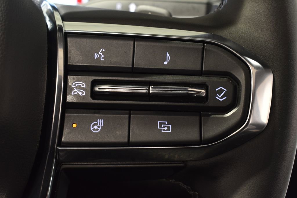 Used 2025 GMC Yukon Denali w/ Sun & Power Step Package image 18