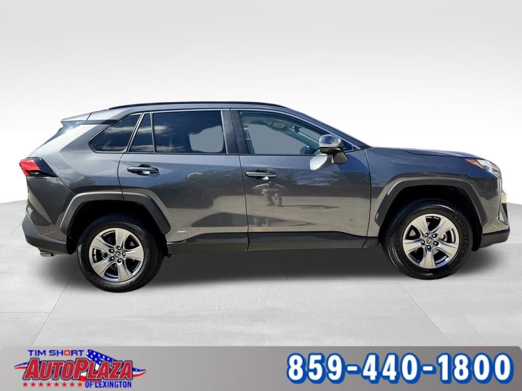 Used 2025 Toyota RAV4 XLE AWD/4WD image 9
