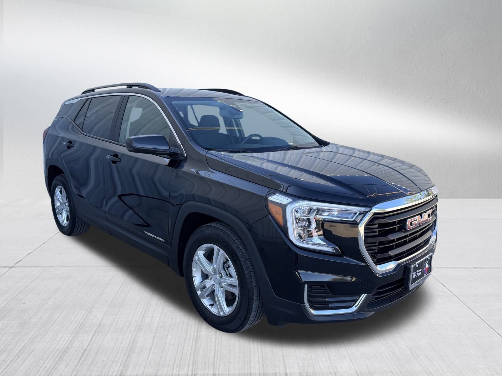 Used 2022 GMC Terrain SLE w/ Driver Convenience Package image 3