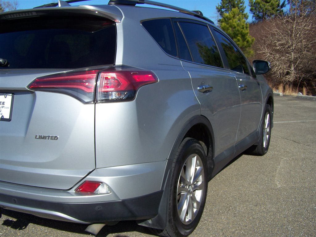 Used 2018 Toyota RAV4 Limited FWD image 38