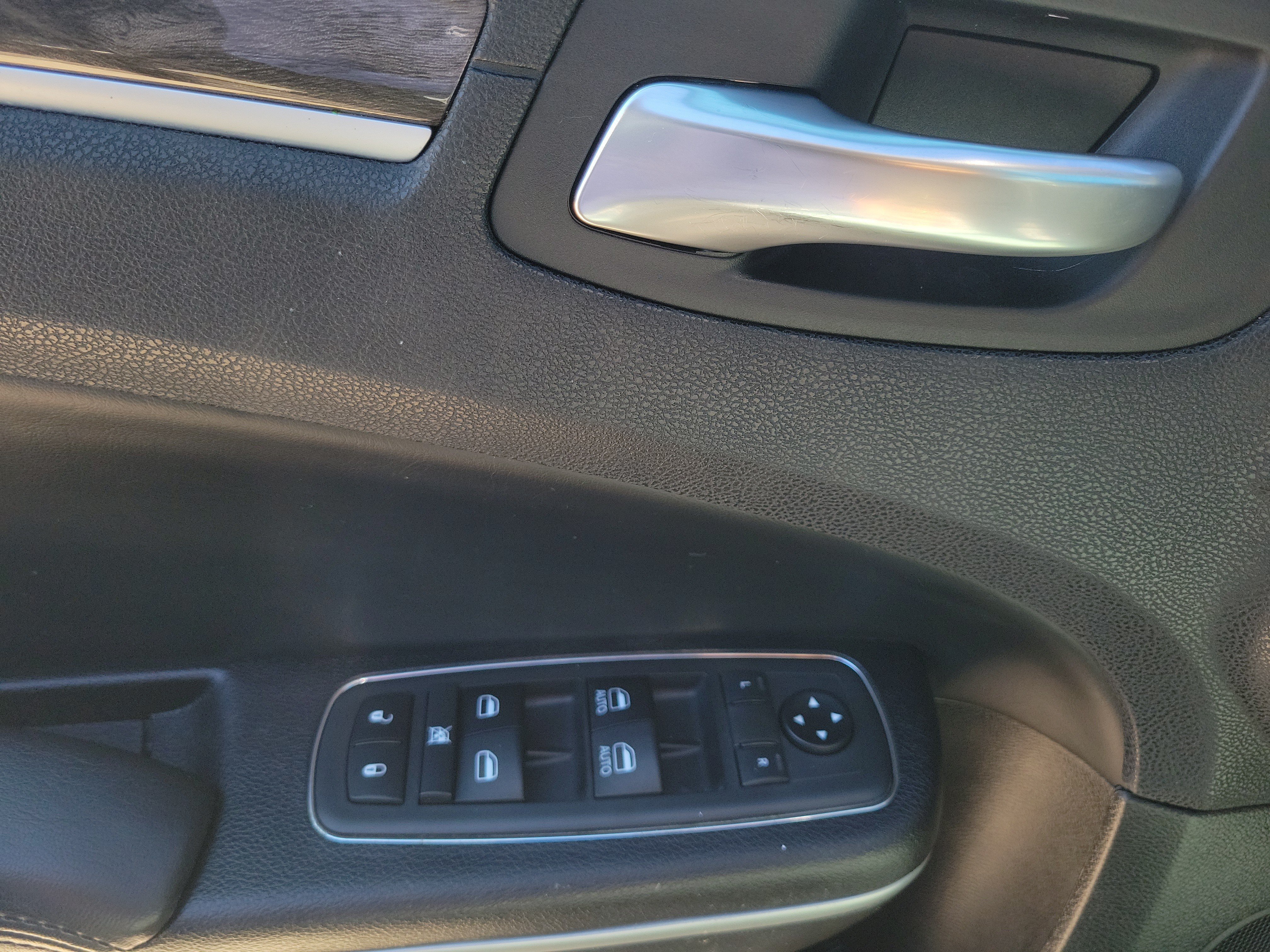Used 2019 Chrysler 300 Touring RWD image 19