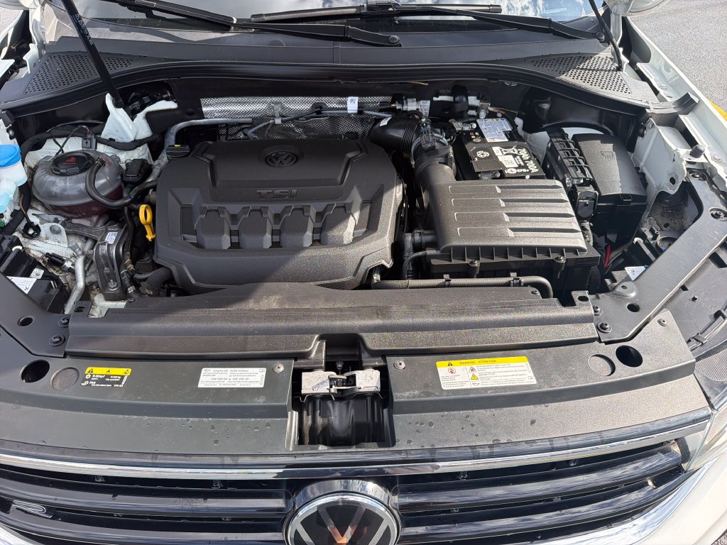 Certified 2024 Volkswagen Tiguan SE R-Line AWD/4WD image 30