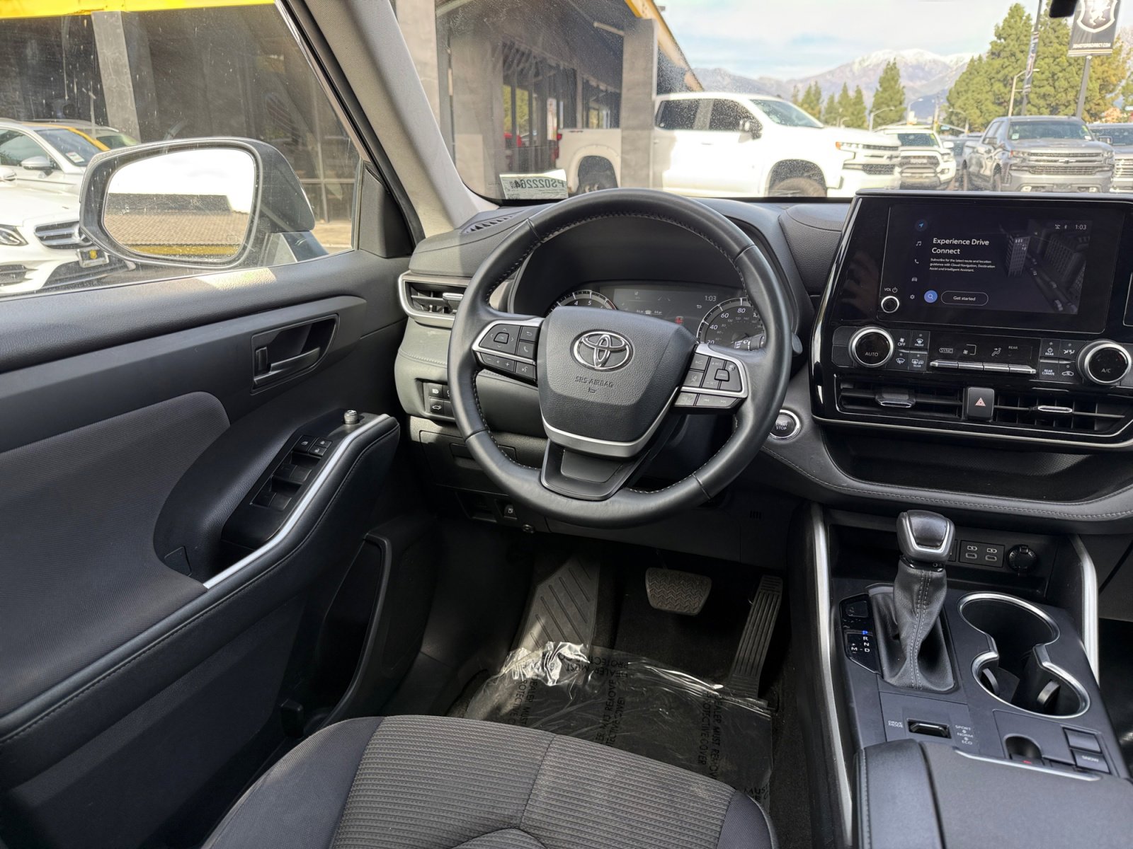 Used 2023 Toyota Highlander LE image 24