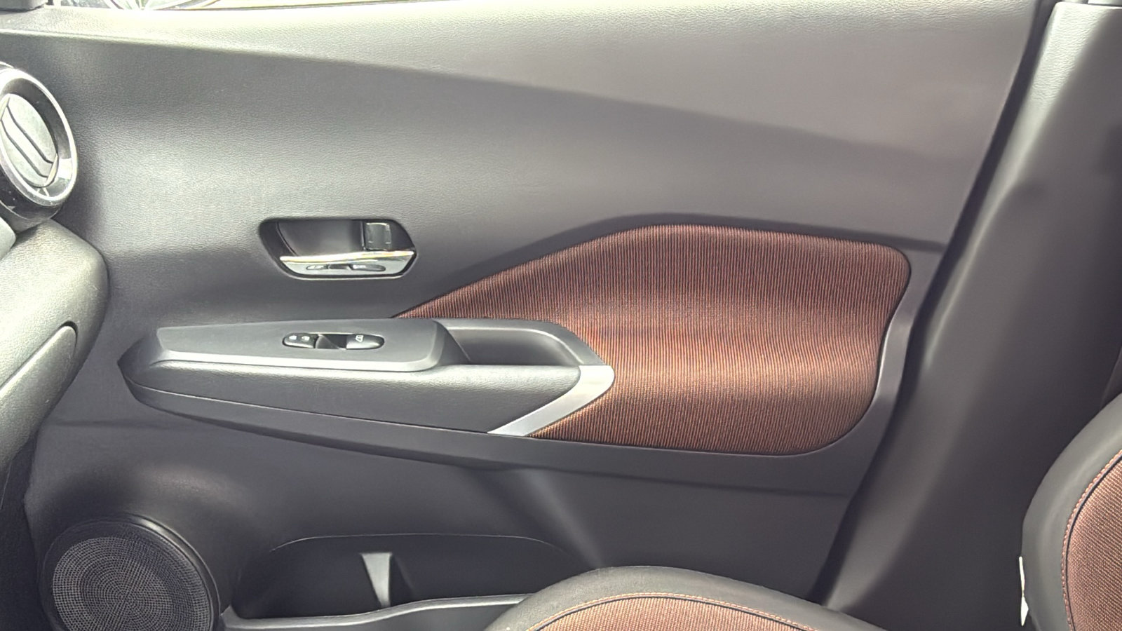 Certified 2024 Nissan Kicks SR FWD image 17