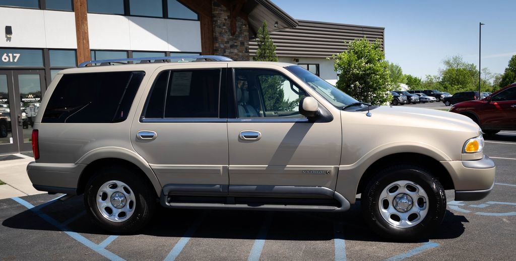 Used 1998 Lincoln Navigator 4WD image 22