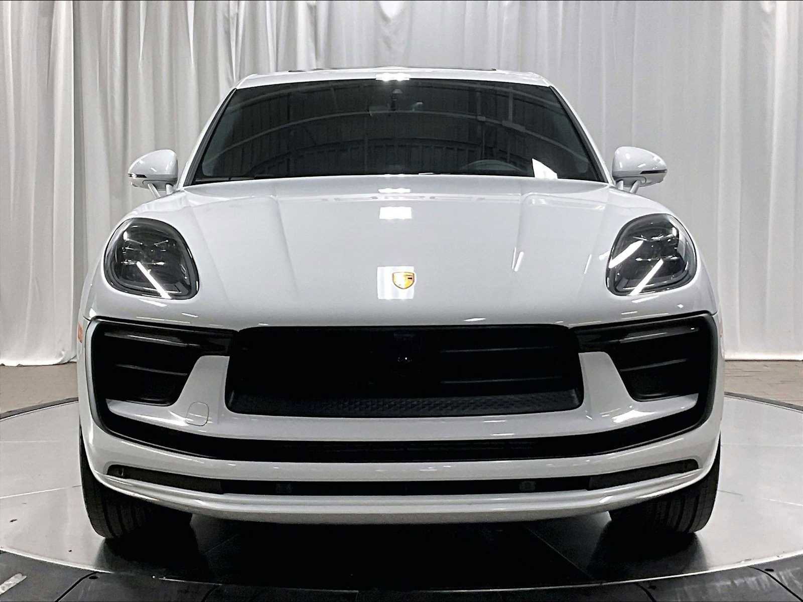 Used 2025 Porsche Macan image 12