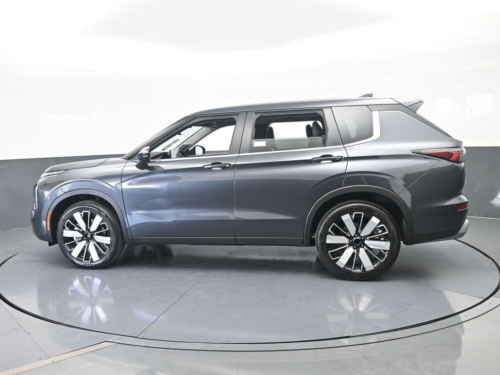 New 2026 Mitsubishi Outlander SE FWD image 3