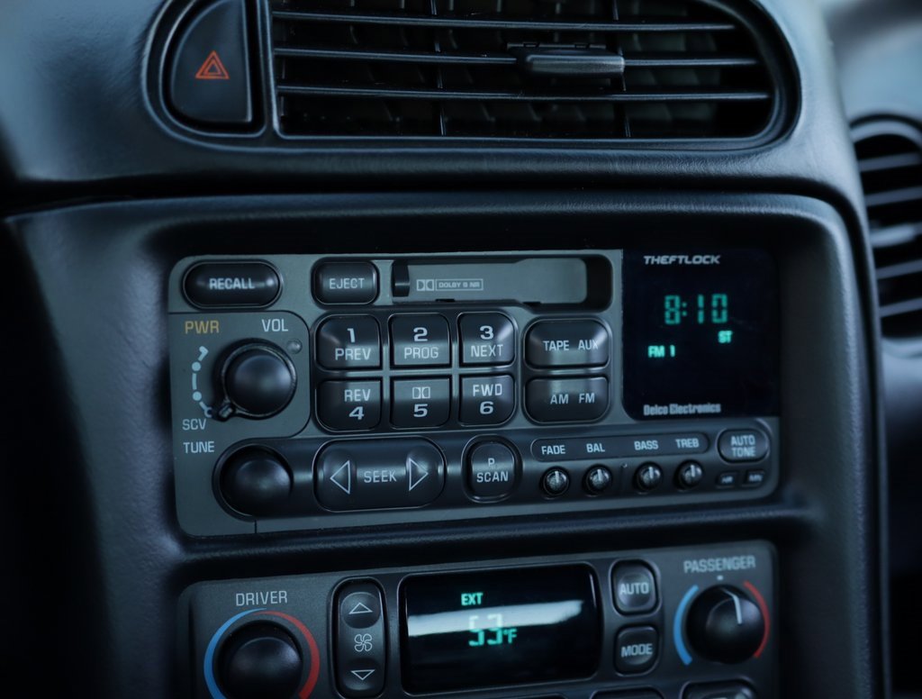 Used 2002 Chevrolet Corvette Coupe w/ Preferred Equipment Group2 image 15