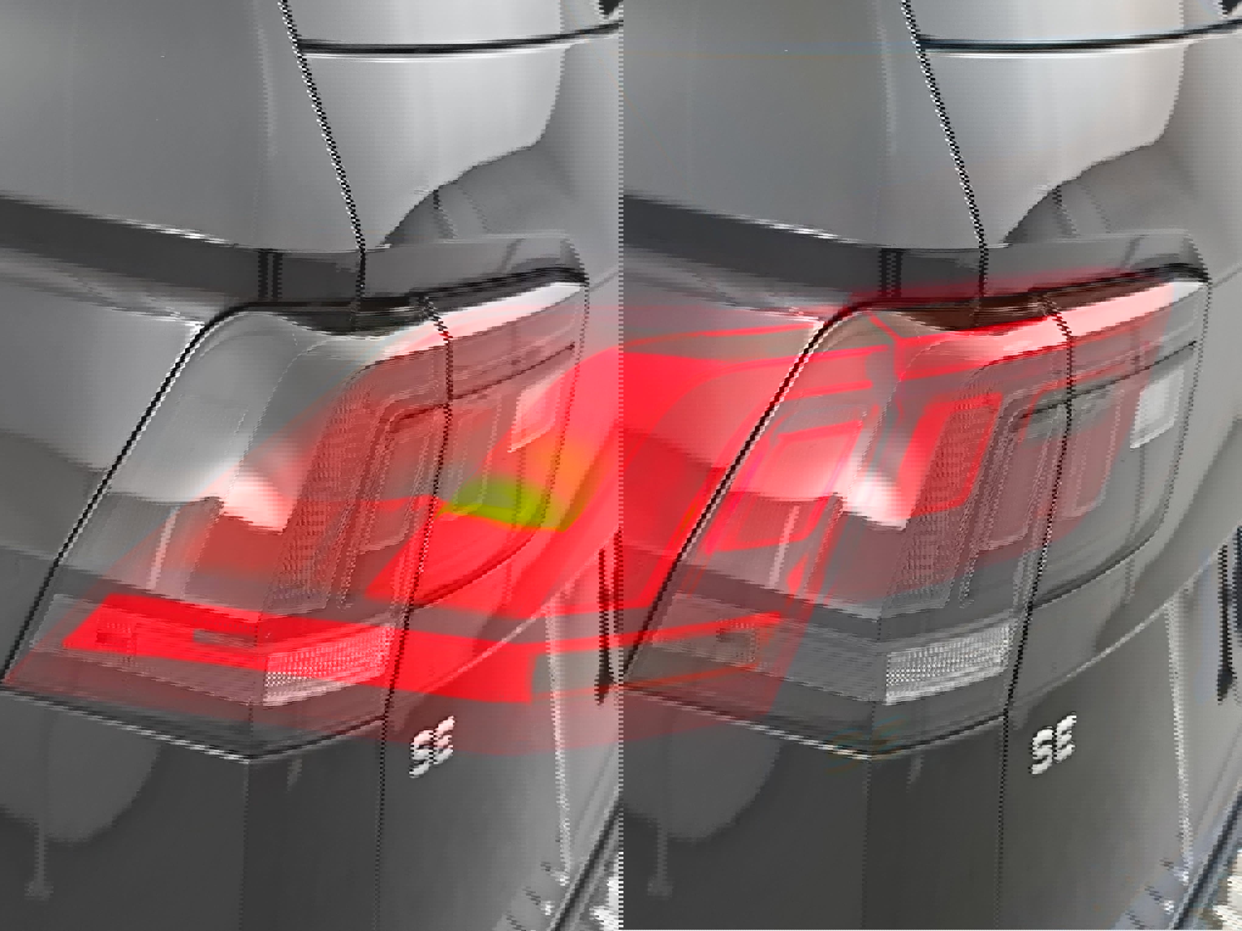 Certified 2024 Volkswagen Tiguan SE R-Line image 35