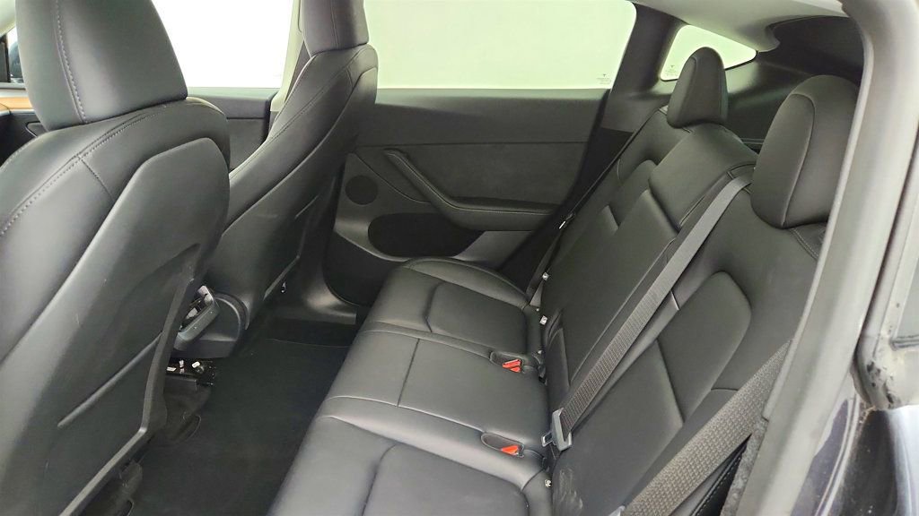 Used 2025 Tesla Model Y Long Range image 25