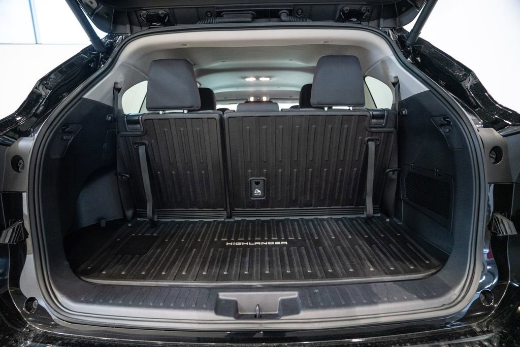 Certified 2025 Toyota Highlander LE image 36