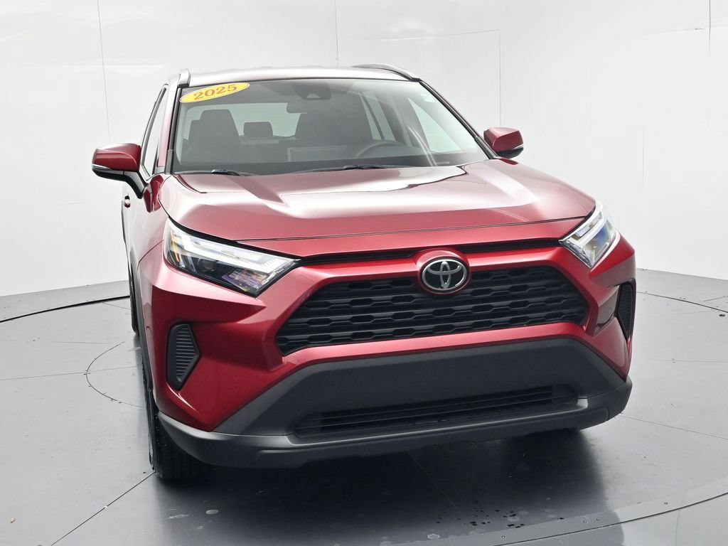 Used 2025 Toyota RAV4 XLE AWD/4WD image 2