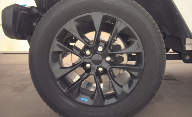 Used 2022 Jeep Wrangler Unlimited Sahara AWD/4WD image 4