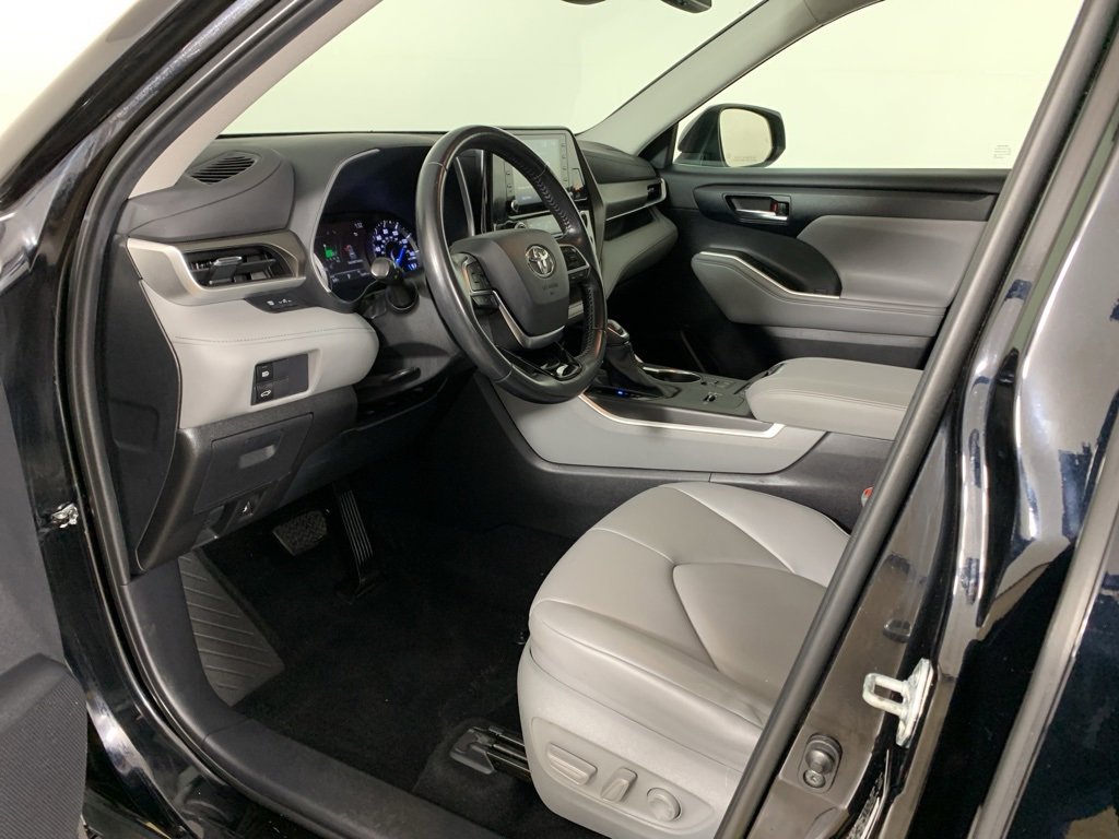 Used 2021 Toyota Highlander XLE image 20