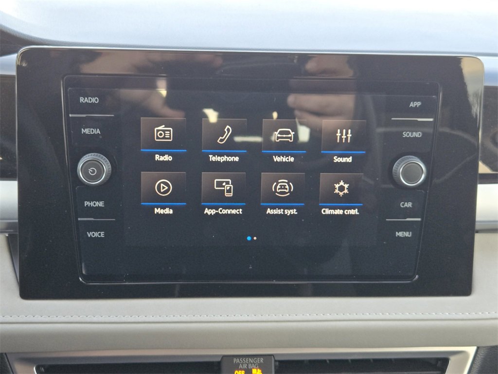 Used 2025 Volkswagen Taos SE image 18