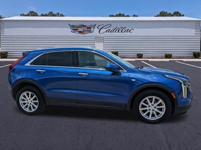 Used 2021 Cadillac XT4 Luxury w/ Cold Weather Package AWD/4WD image 3