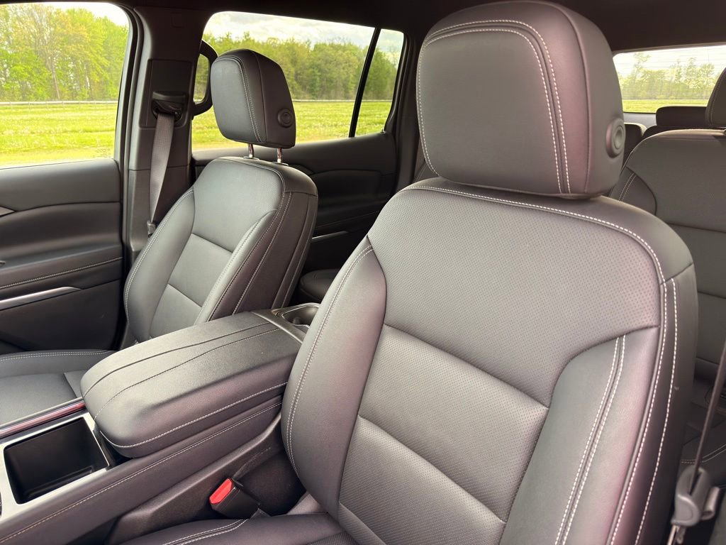Used 2025 Chevrolet Traverse LT AWD/4WD image 25