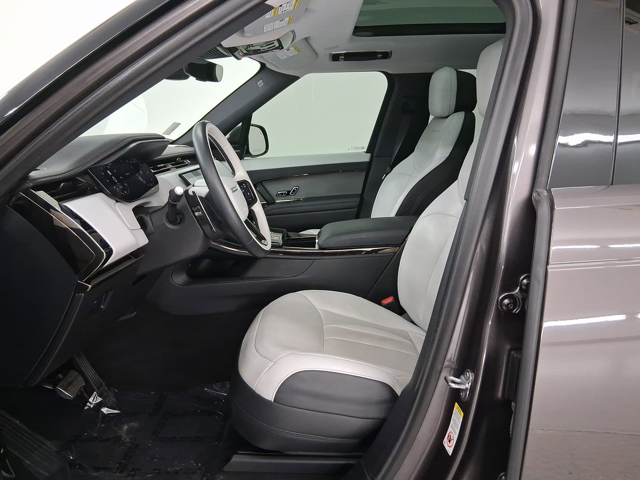 Used 2024 Land Rover Range Rover Sport Dynamic SE image 5