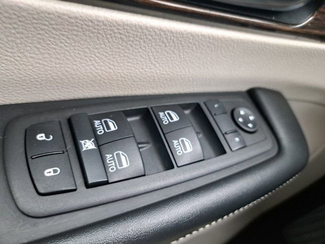 Used 2022 Chrysler Pacifica Limited FWD image 26
