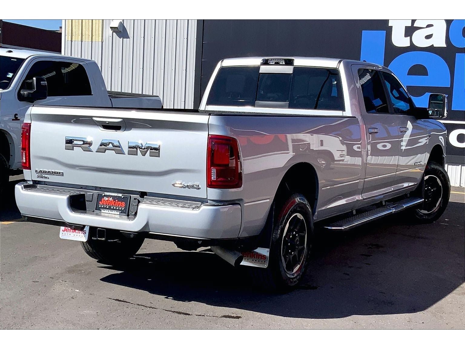 Used 2026 RAM 3500 Laramie AWD/4WD image 15